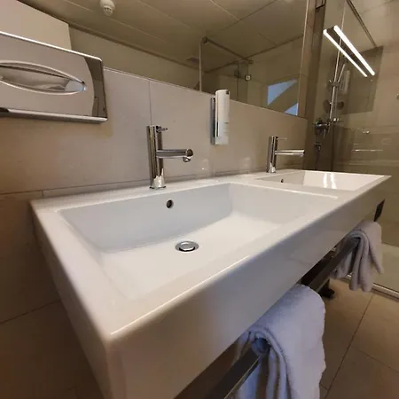 Hotel Managed By Baren Am Bundesplatz *